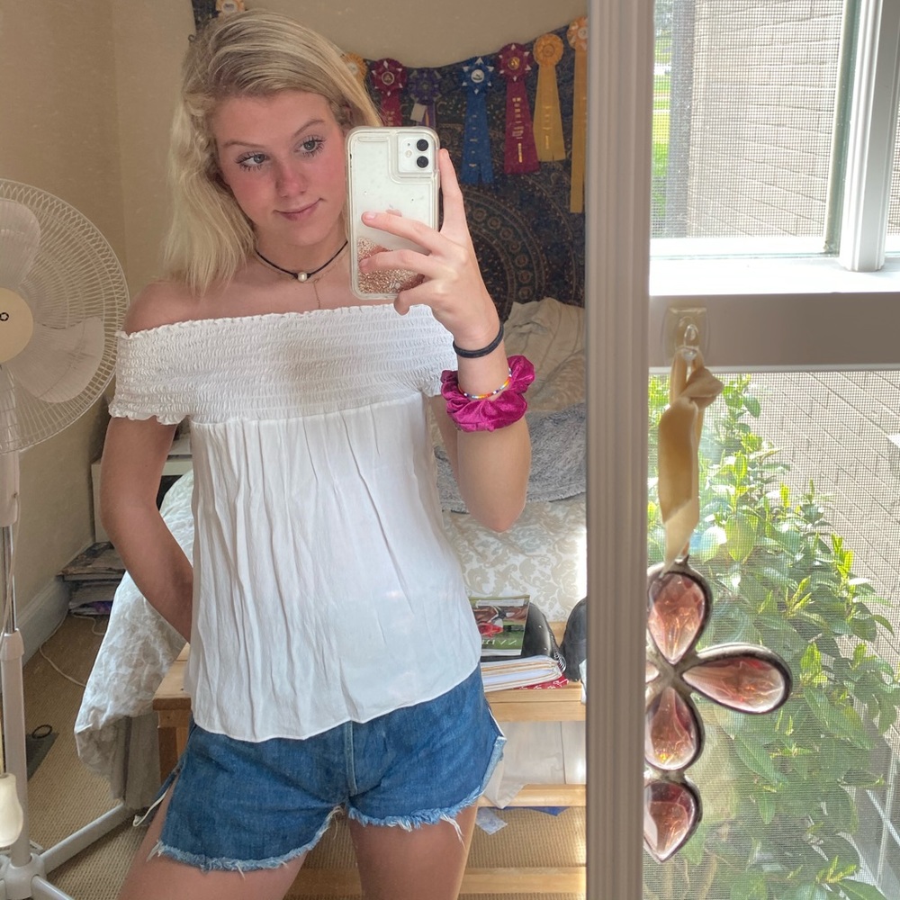 Brandy Melville off the shoulder top